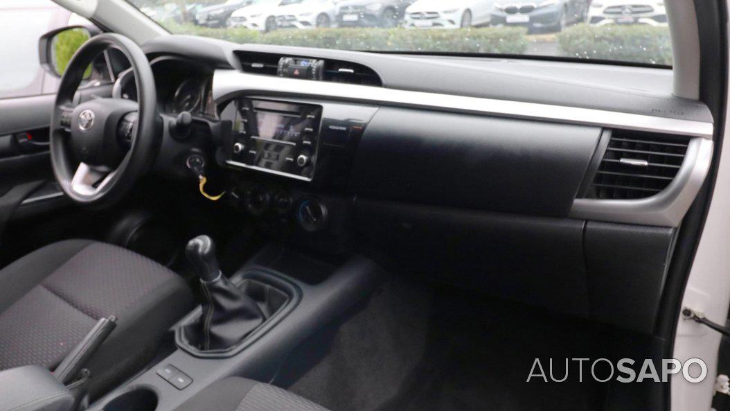 Toyota Hilux 2.4 D-4D 4WD CD CH de 2024