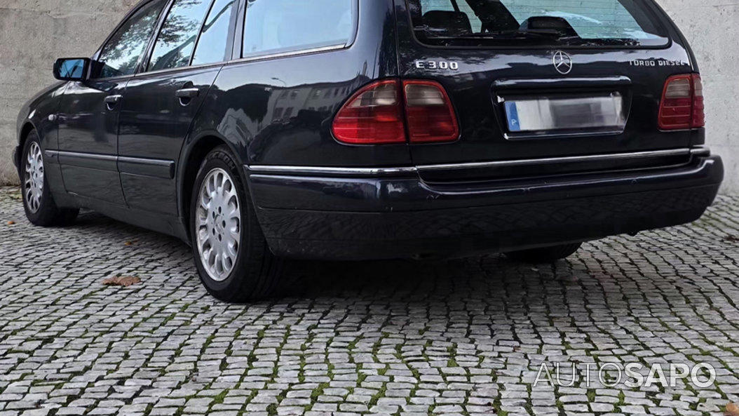 Mercedes-Benz Classe E 300 TD Avantgarde de 1999