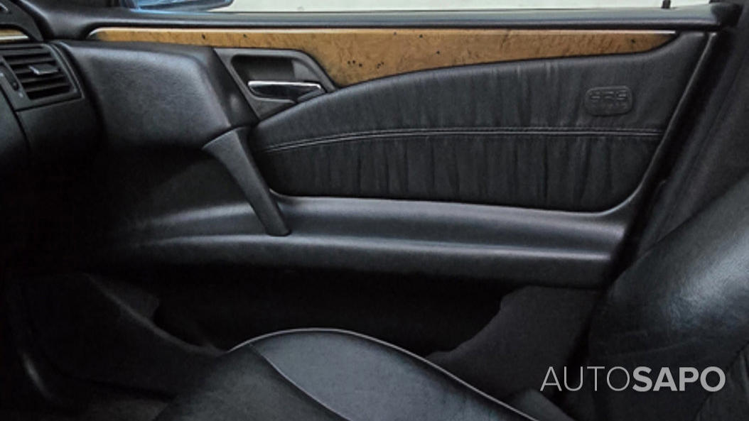 Mercedes-Benz Classe E 300 TD Avantgarde de 1999