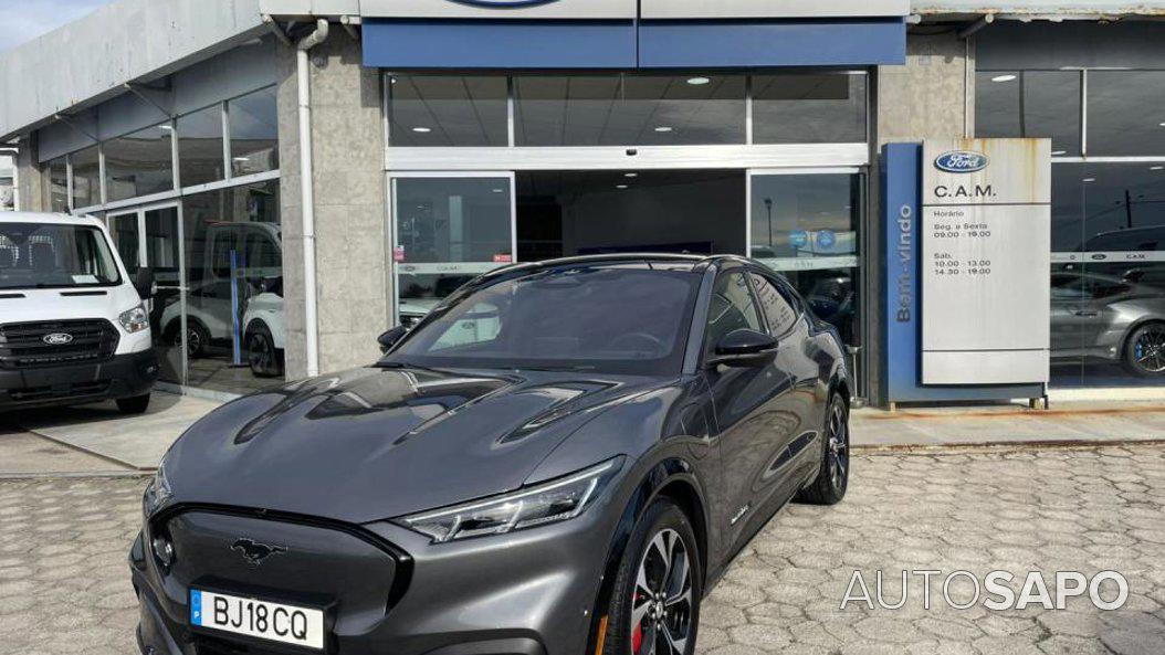Ford Mustang Mach-E AWD de 2024