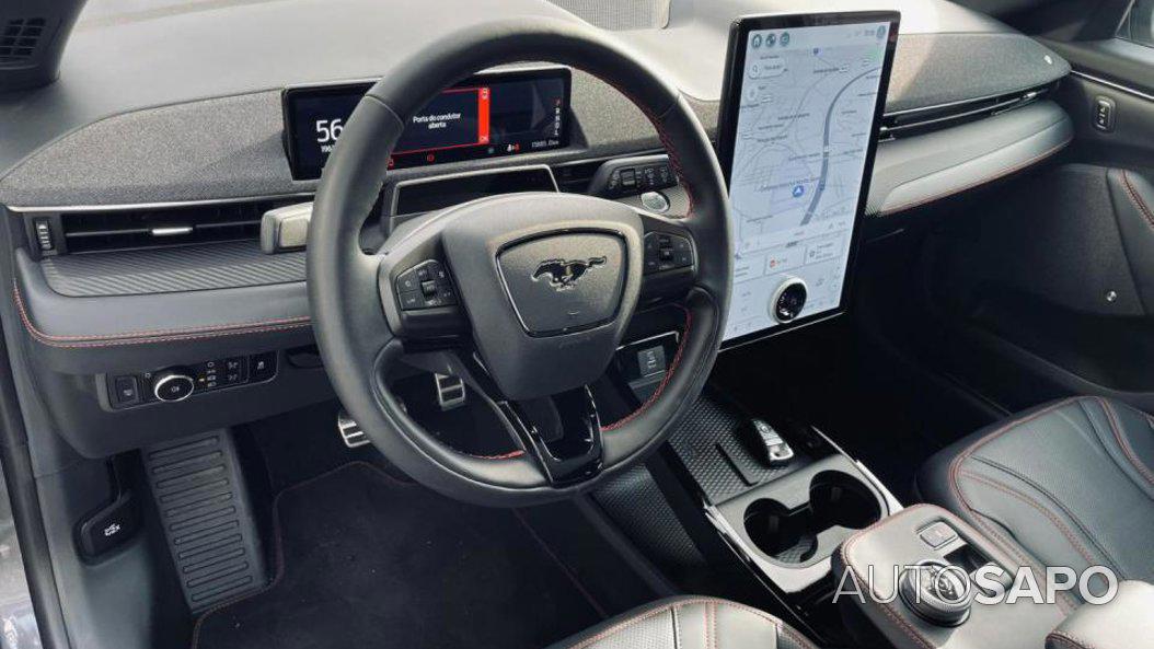 Ford Mustang Mach-E AWD de 2024