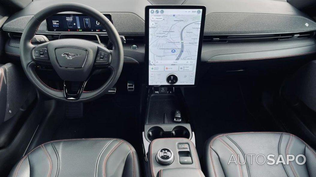 Ford Mustang Mach-E AWD de 2024