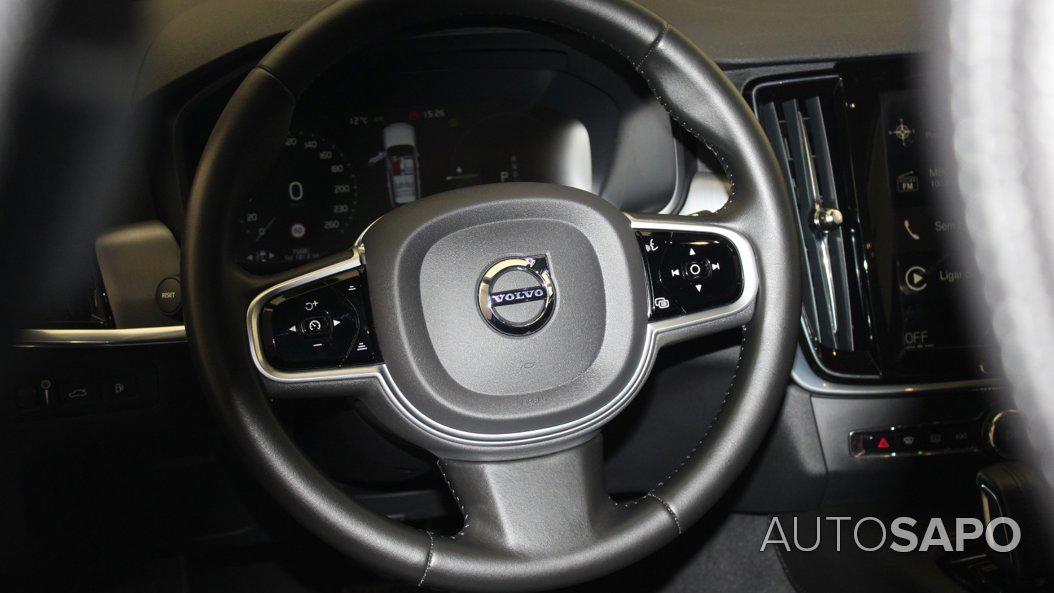Volvo V90 2.0 T8 Momentum Plus AWD Geartronic de 2021