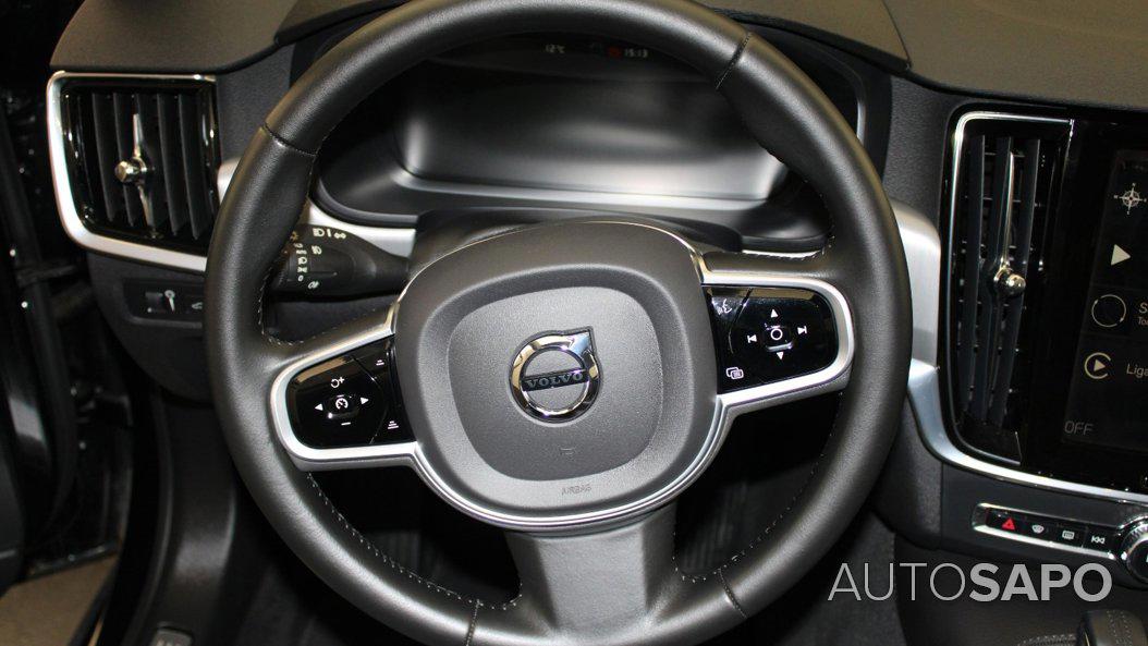 Volvo V90 2.0 T8 Momentum Plus AWD Geartronic de 2021