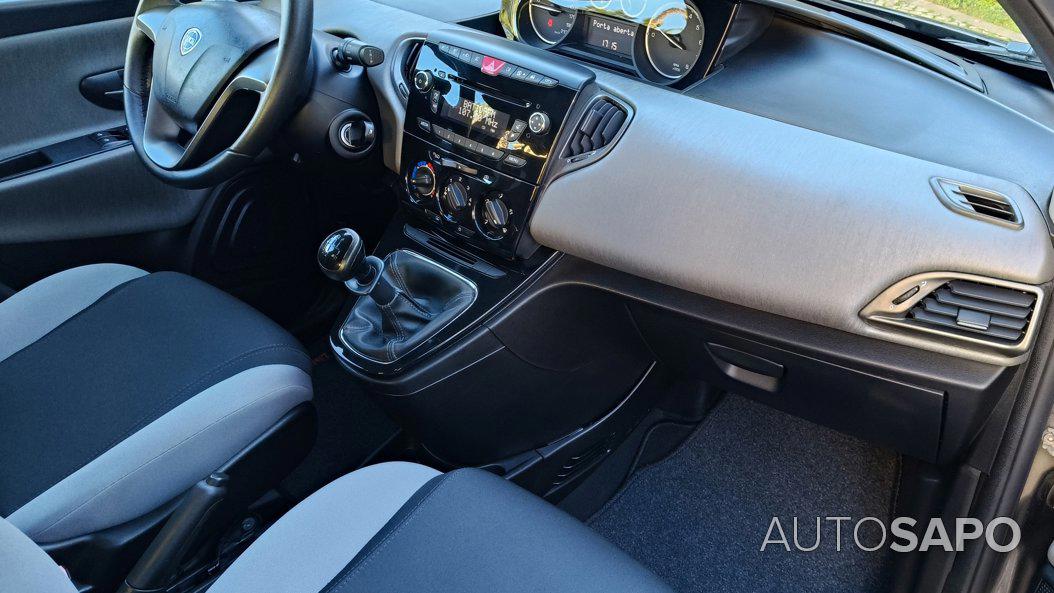 Lancia Y 1.2 16V LS de 2012