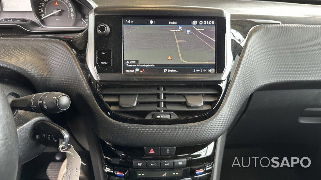 Peugeot 2008 1.2 PureTech Signature EAT6 de 2019