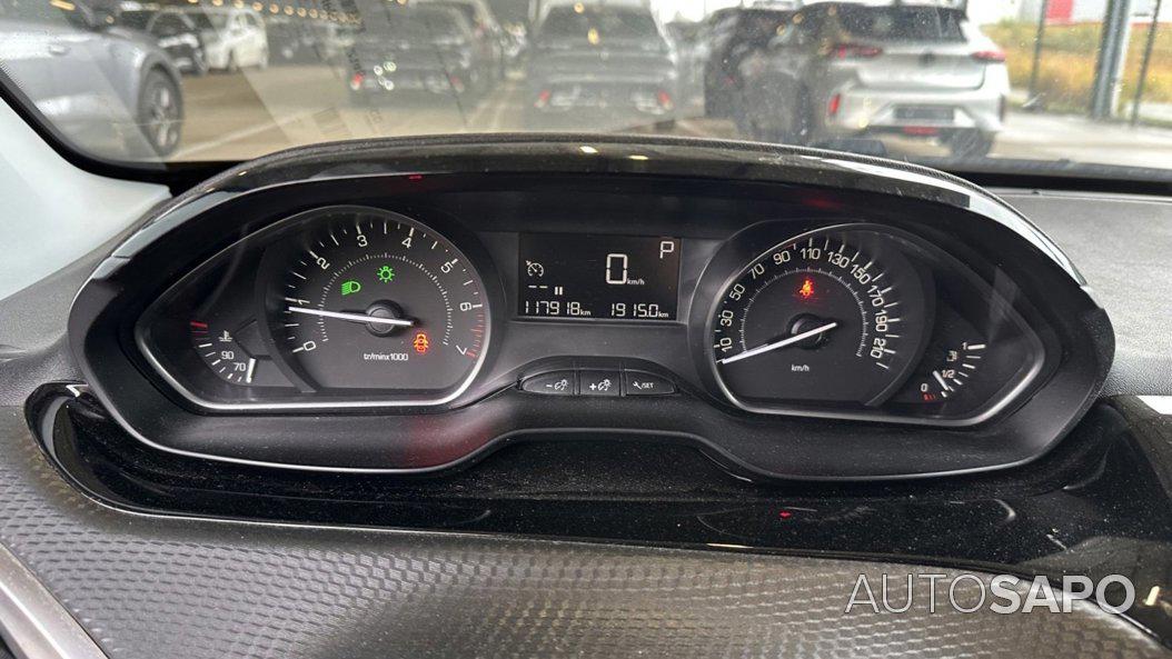 Peugeot 2008 1.2 PureTech Signature EAT6 de 2019