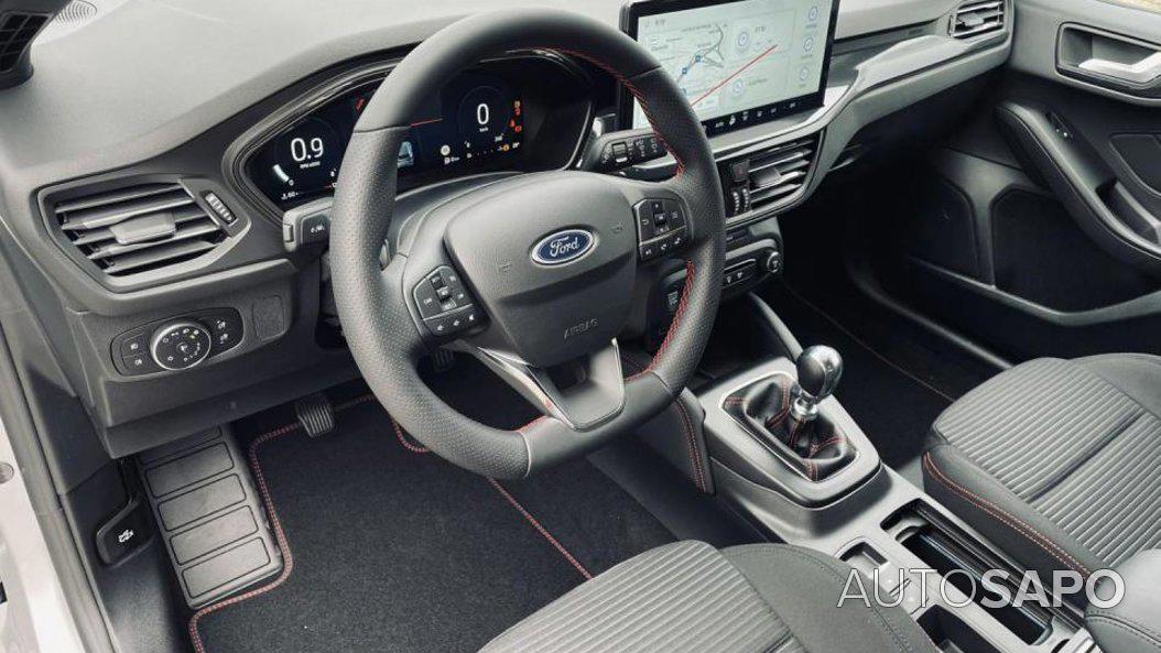 Ford Focus 1.0 EcoBoost MHEV ST-Line X de 2025