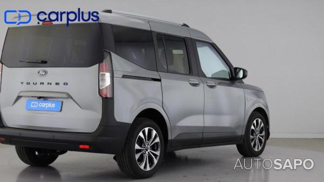 Ford Tourneo Courier 1.0 EcoBoost Titanium de 2025