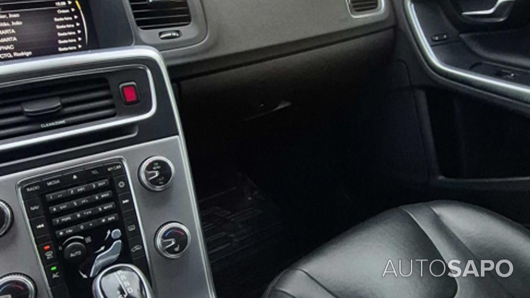 Volvo V60 2.4 D6 Momentum AWD Phev de 2017