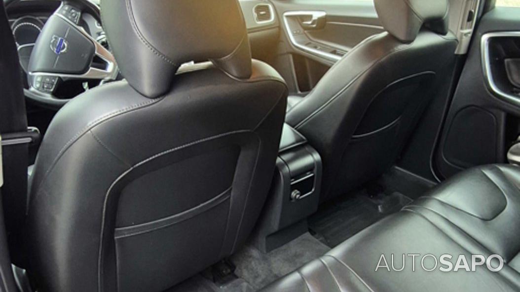 Volvo V60 2.4 D6 Momentum AWD Phev de 2017