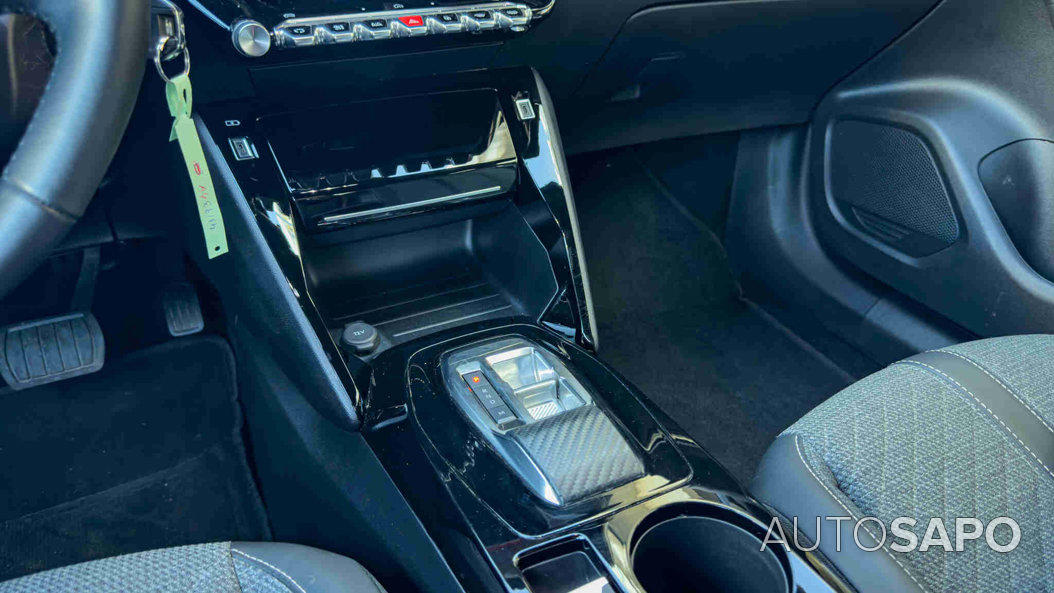 Peugeot 2008 1.2 PureTech Allure EAT8 de 2025