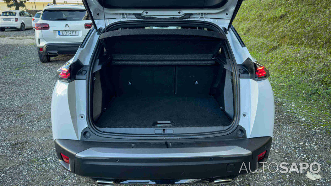 Peugeot 2008 1.2 PureTech Allure EAT8 de 2025