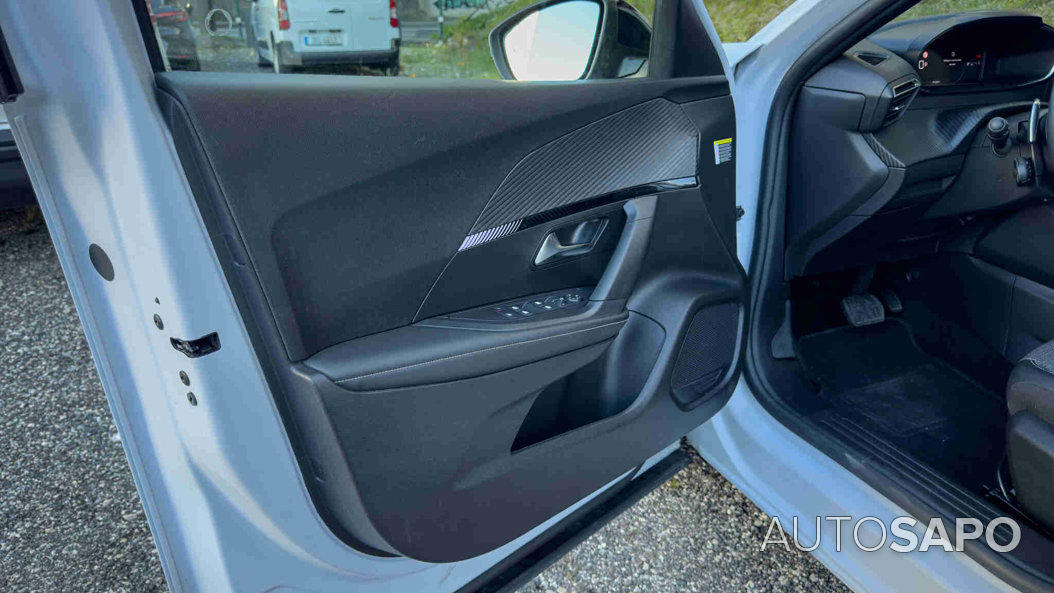 Peugeot 2008 1.2 PureTech Allure EAT8 de 2025