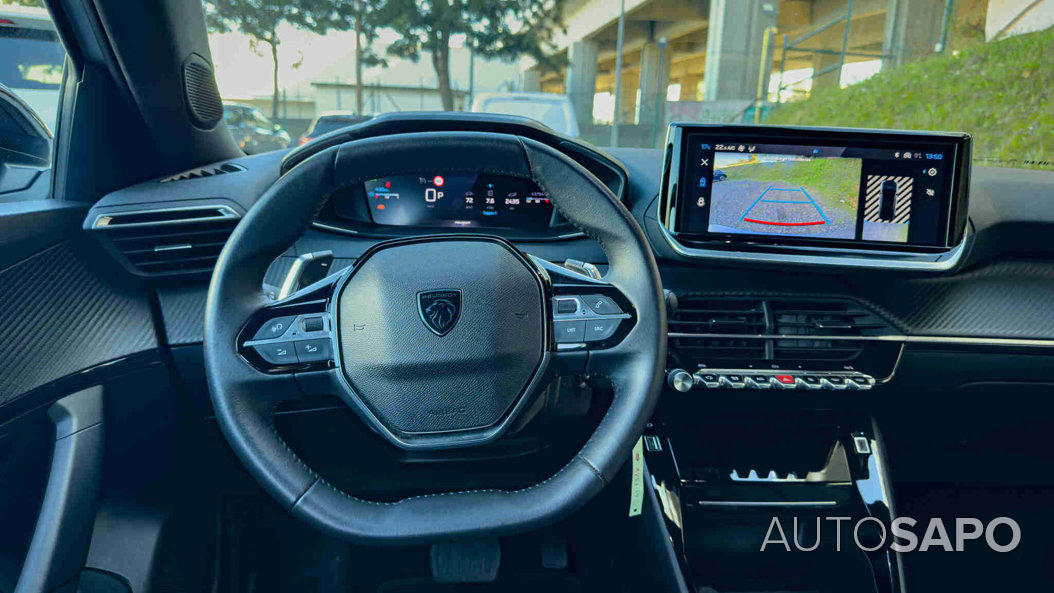 Peugeot 2008 1.2 PureTech Allure EAT8 de 2025