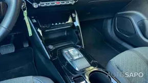 Peugeot 2008 1.2 PureTech Allure EAT8 de 2025