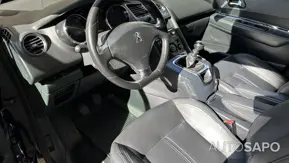 Peugeot 5008 2.0 HDi 7L Allure J17 de 2015