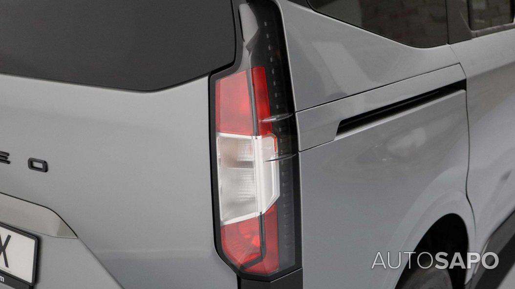 Ford Tourneo Courier 1.0 EcoBoost Titanium de 2025
