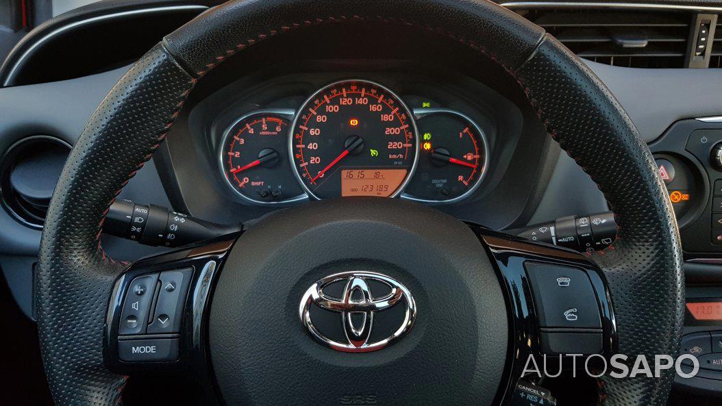 Toyota Yaris 1.4 D-4D High Pack+NAVI de 2015