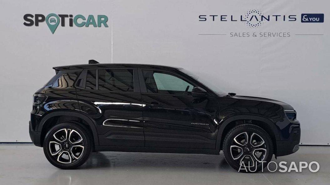 Jeep Avenger 54 kWh Summit de 2025