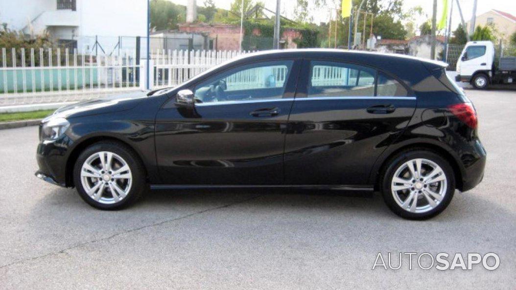 Mercedes-Benz Classe A 180 CDi B.E. Urban Auto de 2015