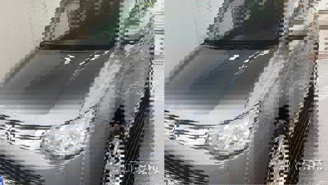 Mitsubishi Outlander 2.2 DI-D Instyle Navi de 2015