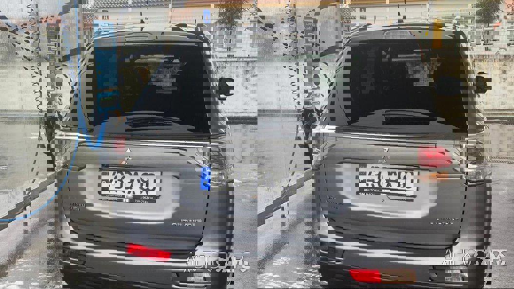 Mitsubishi Outlander 2.2 DI-D Instyle Navi de 2015