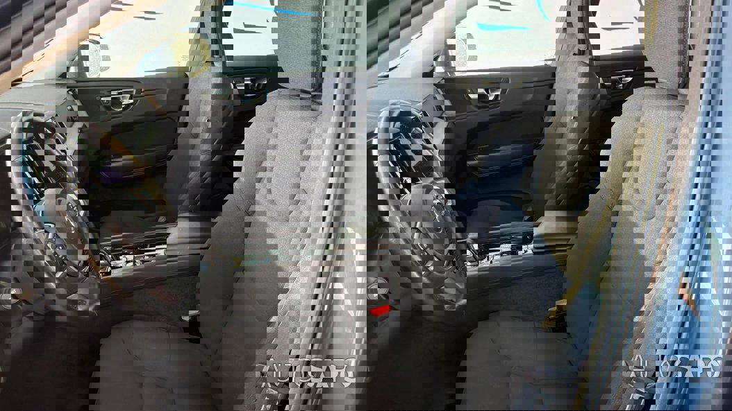 Volvo XC60 2.0 B4 Momentum Plus Geartronic de 2021