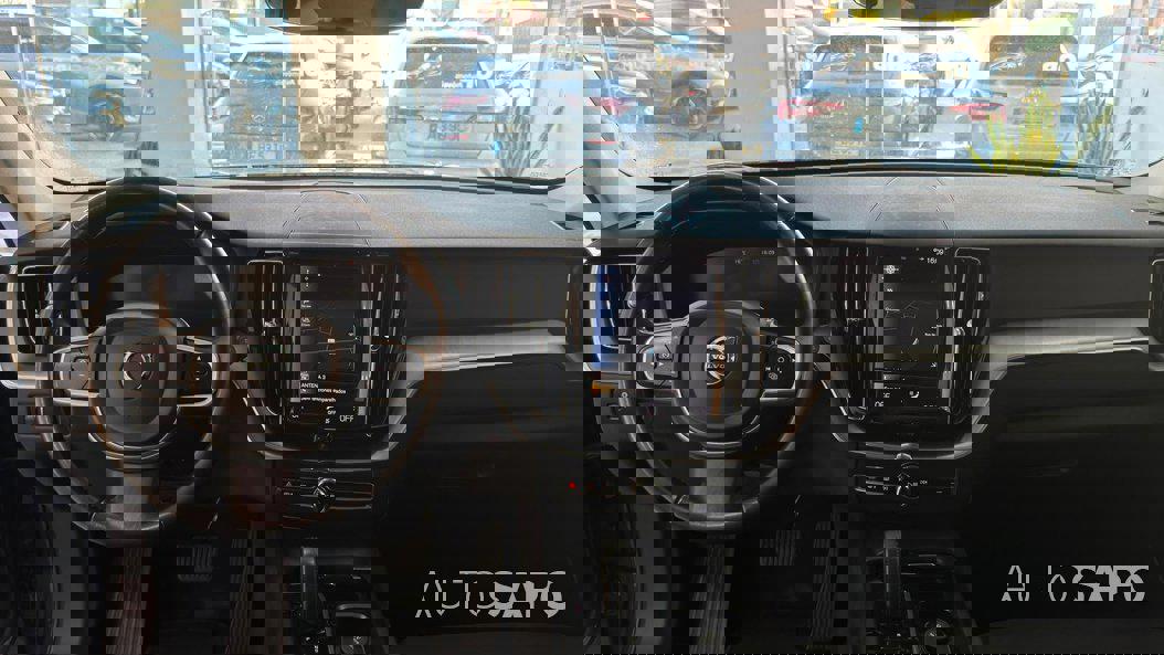 Volvo XC60 2.0 B4 Momentum Plus Geartronic de 2021