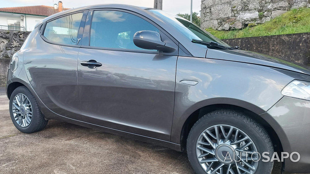 Lancia Ypsilon 1.2 S&S Urban de 2012