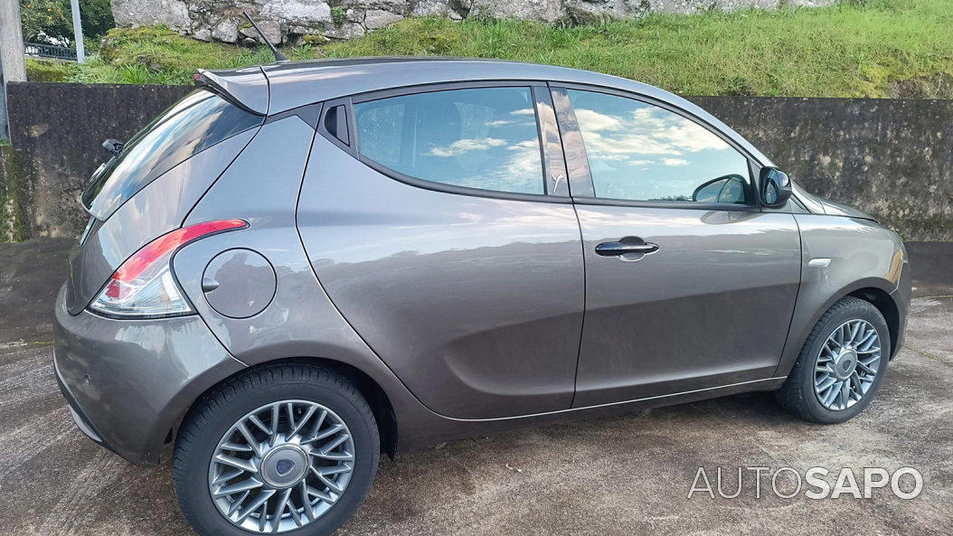 Lancia Ypsilon 1.2 S&S Urban de 2012