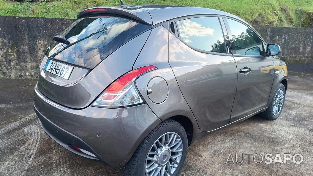 Lancia Ypsilon 1.2 S&S Urban de 2012