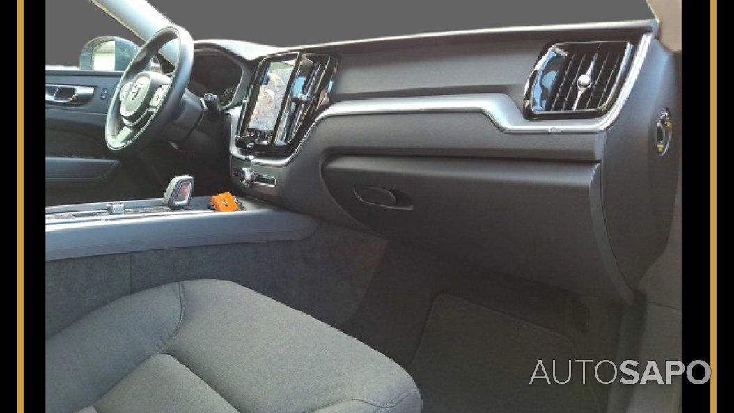 Volvo XC60 2.0 B4 Momentum Plus Geartronic de 2021
