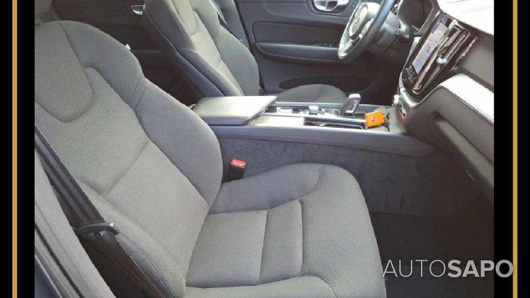 Volvo XC60 2.0 B4 Momentum Plus Geartronic de 2021