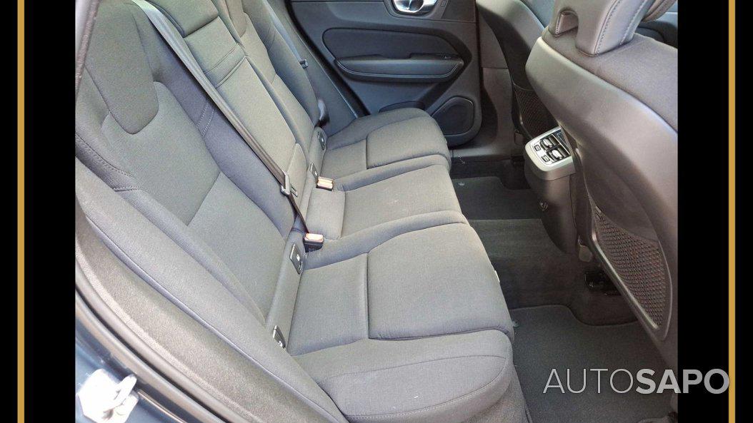 Volvo XC60 2.0 B4 Momentum Plus Geartronic de 2021