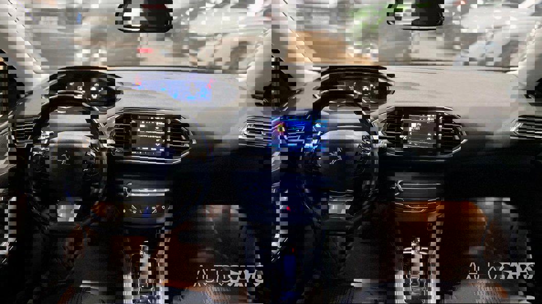 Peugeot 308 1.2 PureTech Allure Pack EAT8 de 2021