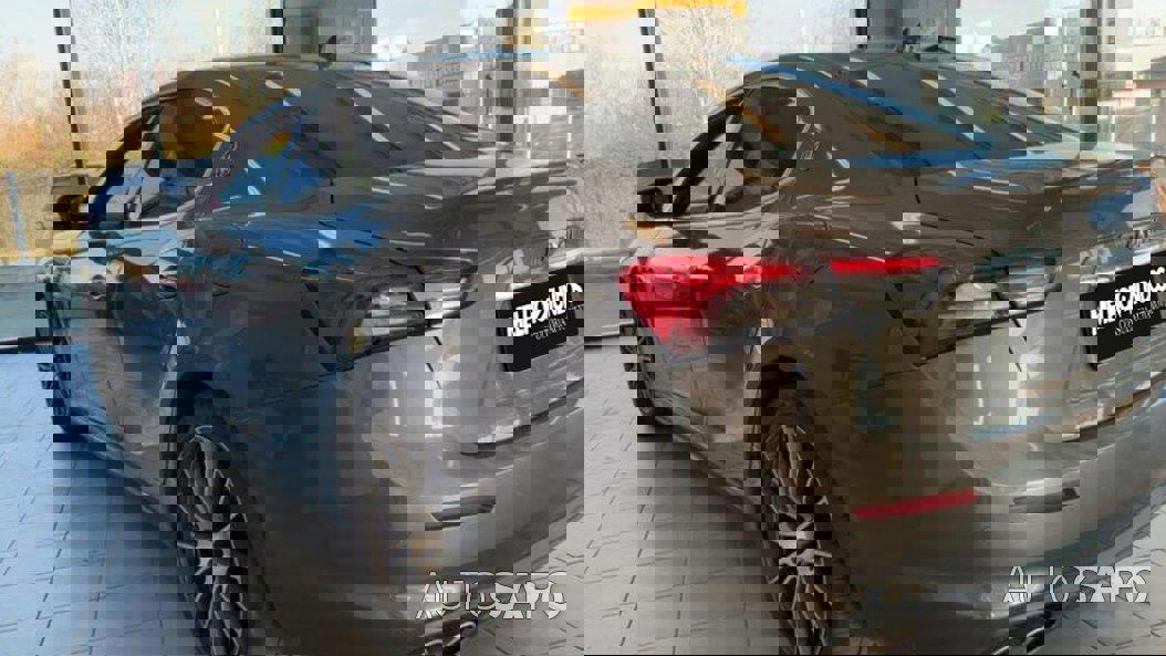 Maserati Ghibli de 2021