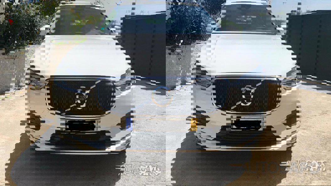 Volvo XC60 2.0 D4 Momentum Plus Geartronic de 2019