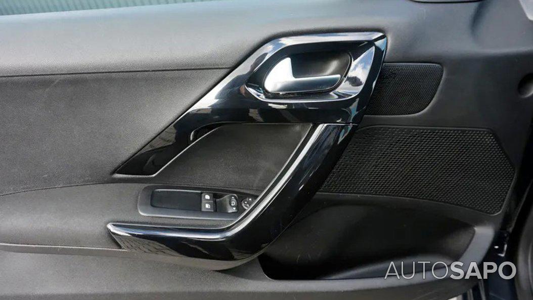 Peugeot 208 1.2 PureTech Style de 2018