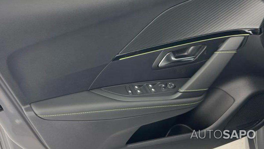 Peugeot 208 1.2 PureTech GT EAT8 de 2025