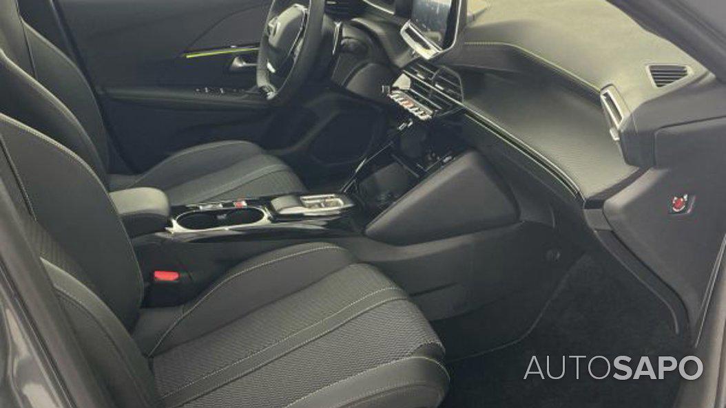 Peugeot 208 1.2 PureTech GT EAT8 de 2025