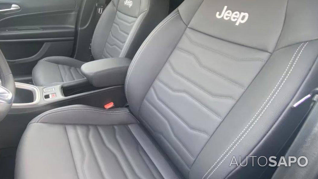 Jeep Avenger 54 kWh Summit de 2025