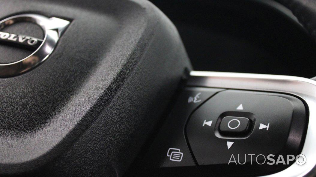 Volvo XC40 1.5 T2 Momentum de 2021