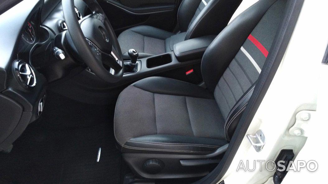 Mercedes-Benz Classe A 180 CDi BlueEfficiency Edition Style de 2013