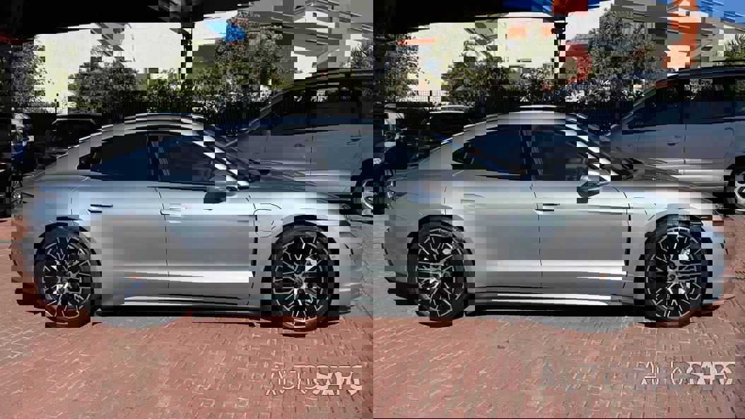 Porsche Taycan Turbo de 2020