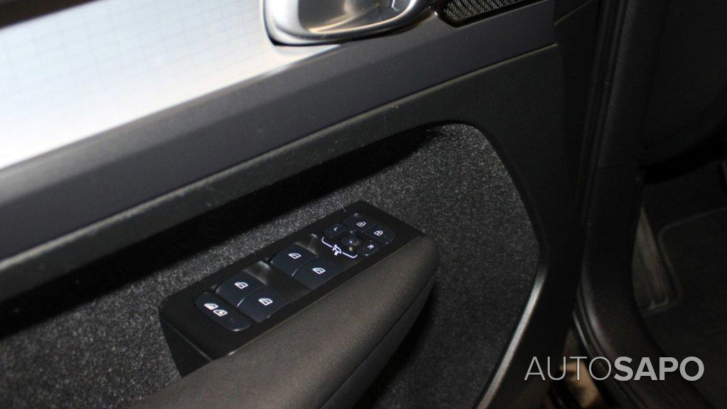 Volvo XC40 1.5 T2 Momentum Core de 2021