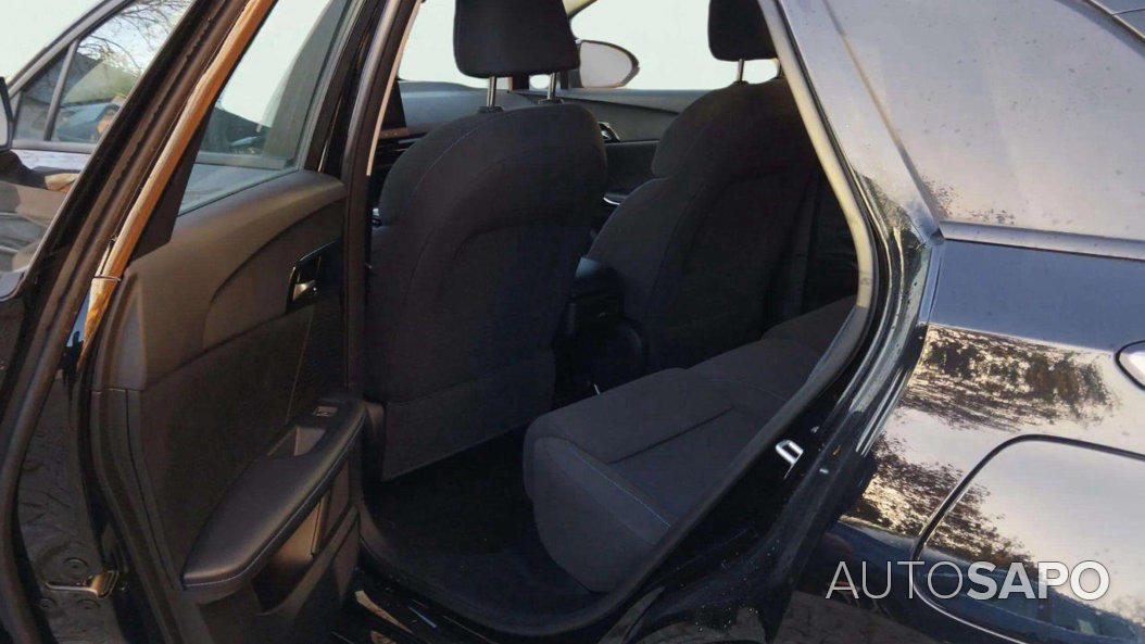 MG MG4 51 kWh Standard de 2025