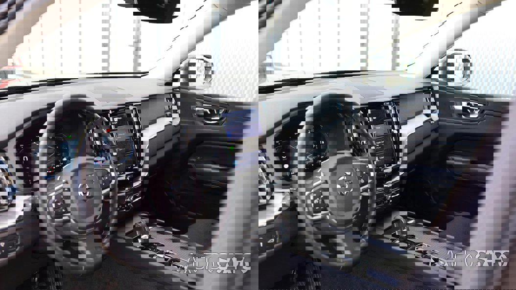 Volvo XC60 2.0 B4 Momentum Plus de 2021