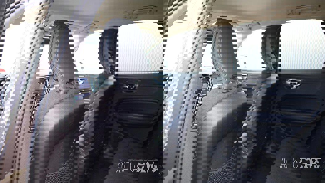 Volvo XC60 2.0 B4 Momentum Plus de 2021