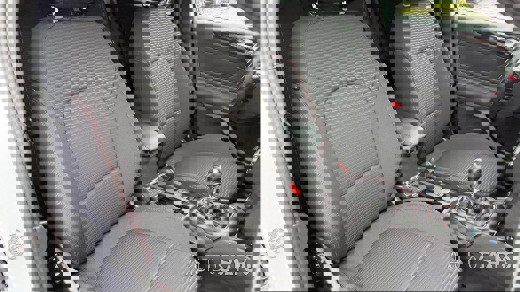 Ford Focus 1.0 EcoBoost MHEV ST-Line de 2025